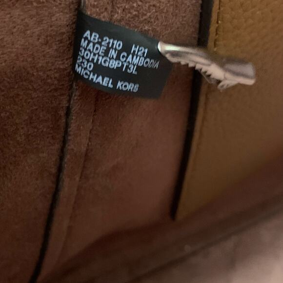 Michael Kors Brown Phoebe Large Leather  Bucket Bag Shoulder Crossbody - Picture 11 of 12